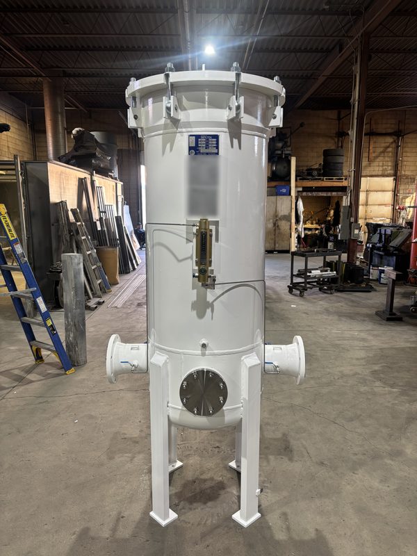 Infiltek vertical jet fuel filter water separator vessel with swing-bolt closure and sight glass